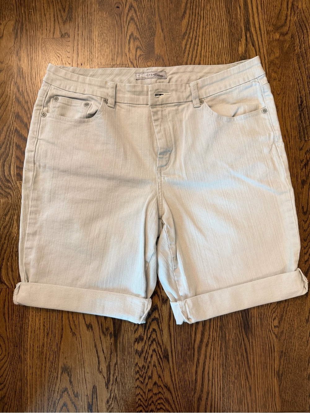 Chico’s Platinum Bermuda Shorts Light Sand Rolled Cuff Women’s (Chico’s Size 2)